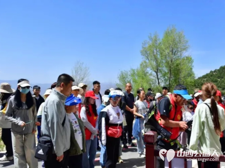 忻州市妇联开展“最美家庭护长城”纪念抗战胜利80周年平型关长城保护研学活动邀请爱心妈妈志愿者和结对儿童参加了活动 - 第5张