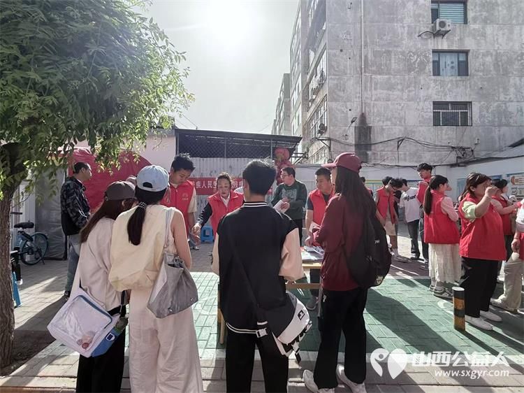长治市阳光困境儿童帮扶协会2025年5月17日在潞州区常青街道角沿村开展助残日志愿服务活动服务残疾人为残疾人义剪义诊 - 第13张 - 山西公益人 长治市阳光困境儿童帮扶协会2025年5月17日在潞州区常青街道角沿村开展助残日志愿服务活动服务残疾人为残疾人义剪义诊 - 第13张
