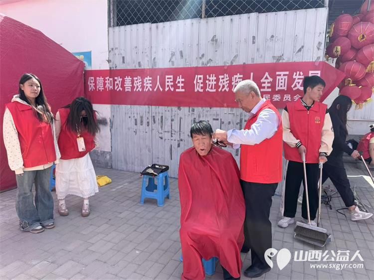 长治市阳光困境儿童帮扶协会2025年5月17日在潞州区常青街道角沿村开展助残日志愿服务活动服务残疾人为残疾人义剪义诊 - 第21张 - 山西公益人 长治市阳光困境儿童帮扶协会2025年5月17日在潞州区常青街道角沿村开展助残日志愿服务活动服务残疾人为残疾人义剪义诊 - 第21张