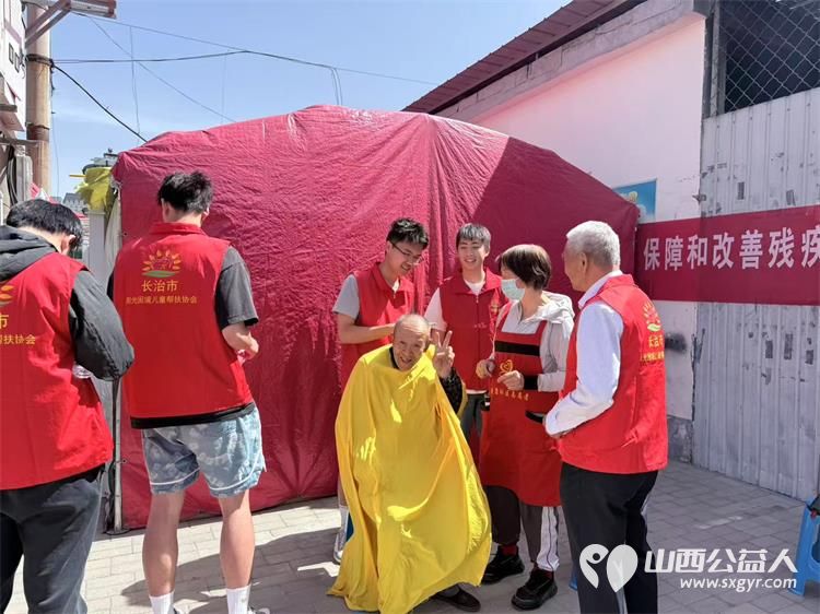 长治市阳光困境儿童帮扶协会2025年5月17日在潞州区常青街道角沿村开展助残日志愿服务活动服务残疾人为残疾人义剪义诊 - 第11张 - 山西公益人 长治市阳光困境儿童帮扶协会2025年5月17日在潞州区常青街道角沿村开展助残日志愿服务活动服务残疾人为残疾人义剪义诊 - 第11张