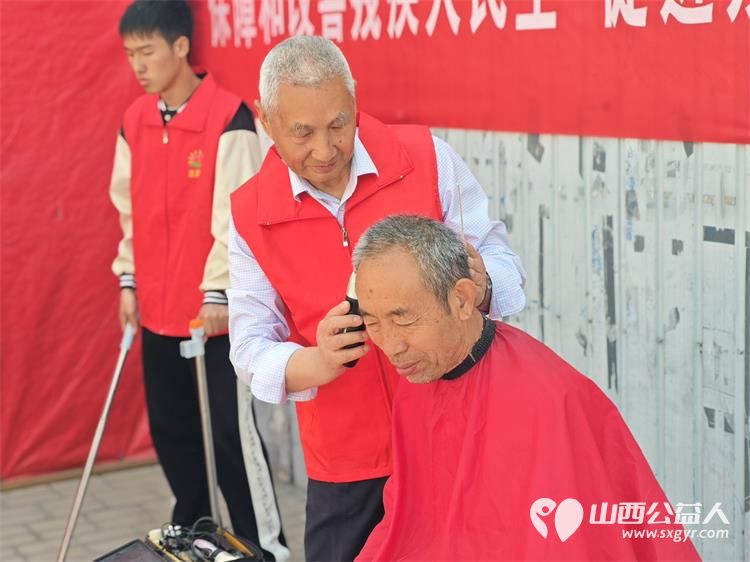 长治市阳光困境儿童帮扶协会2025年5月17日在潞州区常青街道角沿村开展助残日志愿服务活动服务残疾人为残疾人义剪义诊 - 第18张 - 山西公益人 长治市阳光困境儿童帮扶协会2025年5月17日在潞州区常青街道角沿村开展助残日志愿服务活动服务残疾人为残疾人义剪义诊 - 第18张