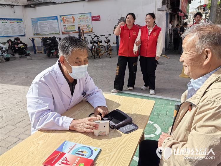 长治市阳光困境儿童帮扶协会2025年5月17日在潞州区常青街道角沿村开展助残日志愿服务活动服务残疾人为残疾人义剪义诊 - 第43张 - 山西公益人 长治市阳光困境儿童帮扶协会2025年5月17日在潞州区常青街道角沿村开展助残日志愿服务活动服务残疾人为残疾人义剪义诊 - 第43张