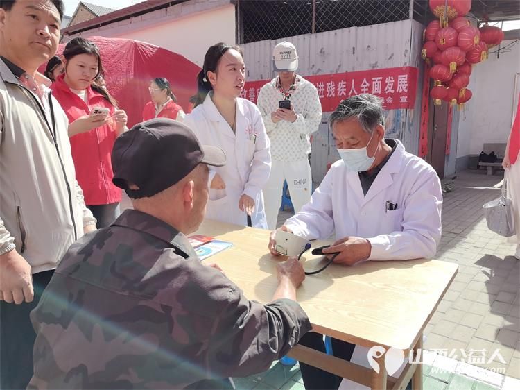 长治市阳光困境儿童帮扶协会2025年5月17日在潞州区常青街道角沿村开展助残日志愿服务活动服务残疾人为残疾人义剪义诊 - 第8张 - 山西公益人 长治市阳光困境儿童帮扶协会2025年5月17日在潞州区常青街道角沿村开展助残日志愿服务活动服务残疾人为残疾人义剪义诊 - 第8张