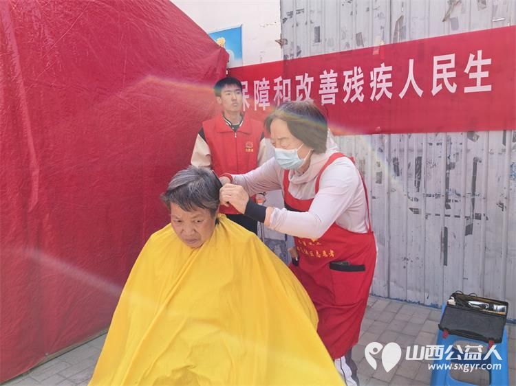 长治市阳光困境儿童帮扶协会2025年5月17日在潞州区常青街道角沿村开展助残日志愿服务活动服务残疾人为残疾人义剪义诊 - 第15张 - 山西公益人 长治市阳光困境儿童帮扶协会2025年5月17日在潞州区常青街道角沿村开展助残日志愿服务活动服务残疾人为残疾人义剪义诊 - 第15张