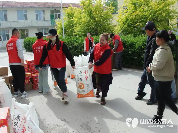 长治圆梦公益开展情暖五月爱心助困公益活动去沁县南磨镰石村、沁县王家庄村慰问17户生活困难户给他们送上了生活用品 - 第19张
