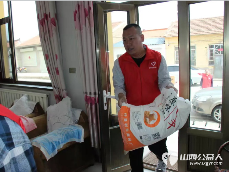 长治圆梦公益开展情暖五月爱心助困公益活动去沁县南磨镰石村、沁县王家庄村慰问17户生活困难户给他们送上了生活用品 - 第24张