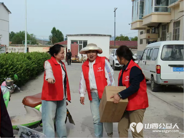 长治圆梦公益开展情暖五月爱心助困公益活动去沁县南磨镰石村、沁县王家庄村慰问17户生活困难户给他们送上了生活用品 - 第20张