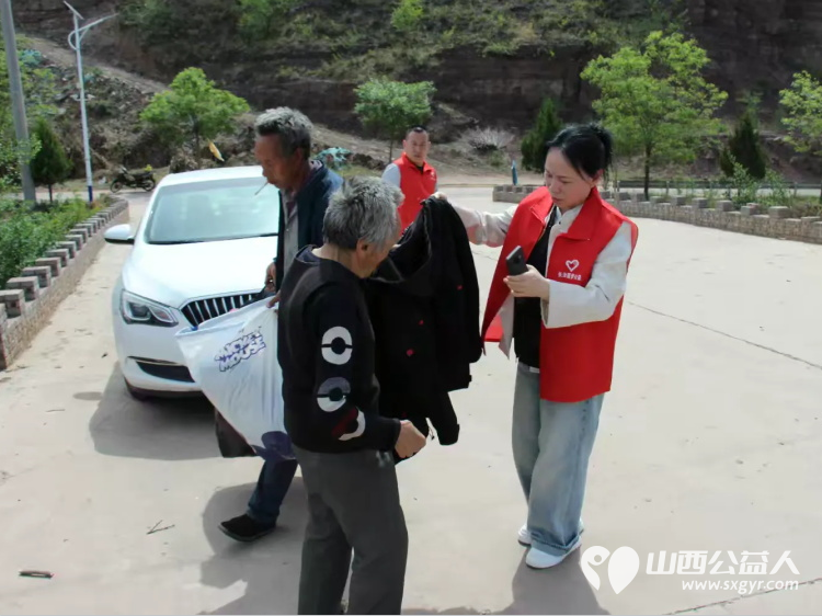 长治圆梦公益开展情暖五月爱心助困公益活动去沁县南磨镰石村、沁县王家庄村慰问17户生活困难户给他们送上了生活用品 - 第28张