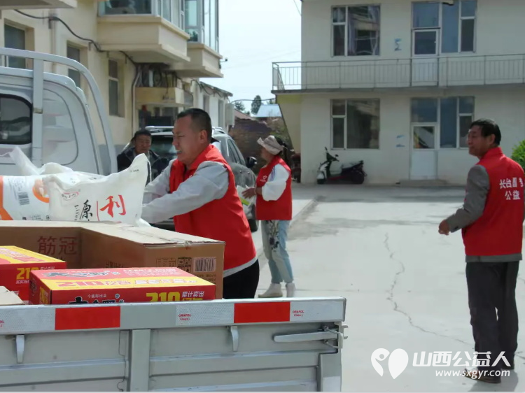 长治圆梦公益开展情暖五月爱心助困公益活动去沁县南磨镰石村、沁县王家庄村慰问17户生活困难户给他们送上了生活用品 - 第16张