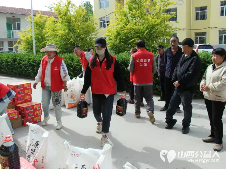 长治圆梦公益开展情暖五月爱心助困公益活动去沁县南磨镰石村、沁县王家庄村慰问17户生活困难户给他们送上了生活用品 - 第23张