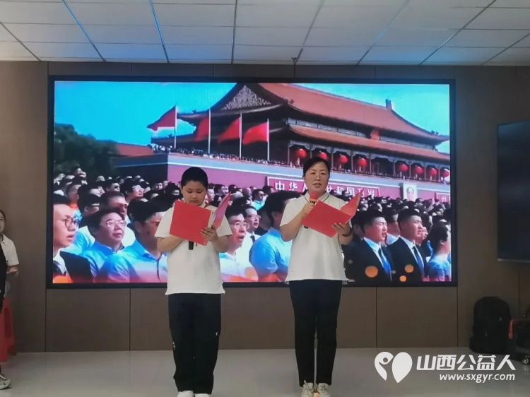 艺韵展风华:五社联动共绘民族团结新画卷吕梁市离石区青年志愿者协会联合尉汾路社区组织社区文艺团队和鸣乐团编排演出文艺节目 - 第5张 - 山西公益人 艺韵展风华:五社联动共绘民族团结新画卷吕梁市离石区青年志愿者协会联合尉汾路社区组织社区文艺团队和鸣乐团编排演出文艺节目 - 第5张