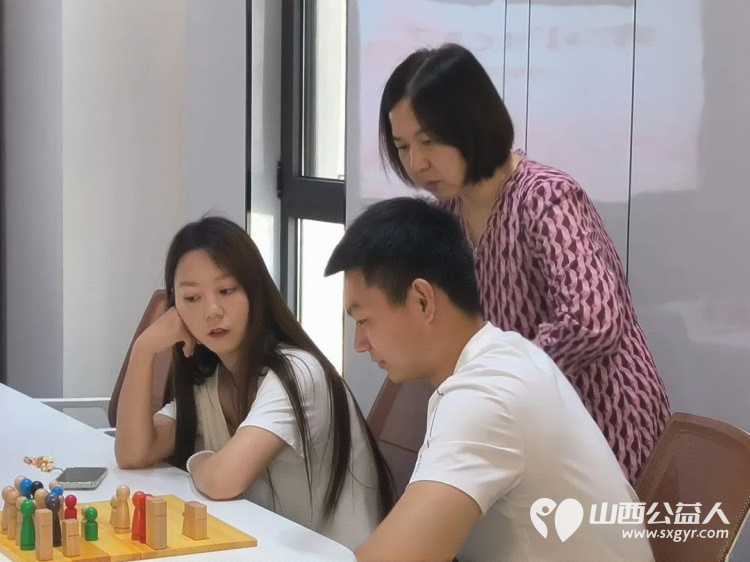 盐湖区志愿者协会在南山新境生态公园婚姻登记处开展婚俗文化活动服务领证新人用专业化服务为每对新人的幸福旅程筑牢起点 - 第6张 - 山西公益人 盐湖区志愿者协会在南山新境生态公园婚姻登记处开展婚俗文化活动服务领证新人用专业化服务为每对新人的幸福旅程筑牢起点 - 第6张