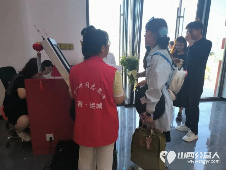 盐湖区志愿者协会在南山新境生态公园婚姻登记处开展婚俗文化活动服务领证新人用专业化服务为每对新人的幸福旅程筑牢起点 - 第1张 - 山西公益人 盐湖区志愿者协会在南山新境生态公园婚姻登记处开展婚俗文化活动服务领证新人用专业化服务为每对新人的幸福旅程筑牢起点 - 第1张