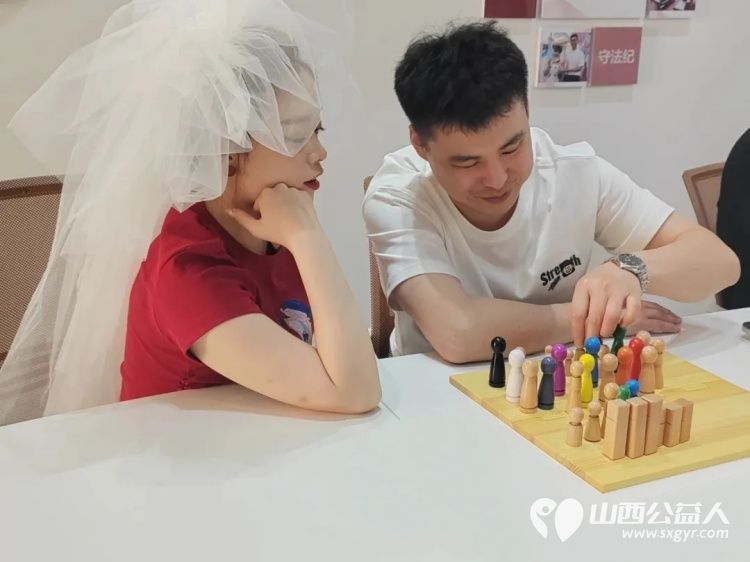 盐湖区志愿者协会在南山新境生态公园婚姻登记处开展婚俗文化活动服务领证新人用专业化服务为每对新人的幸福旅程筑牢起点 - 第5张 - 山西公益人 盐湖区志愿者协会在南山新境生态公园婚姻登记处开展婚俗文化活动服务领证新人用专业化服务为每对新人的幸福旅程筑牢起点 - 第5张