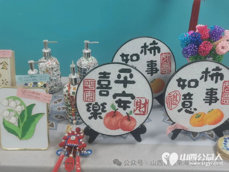 绿茵有大爱足球进校园 山西崇德荣海足球俱乐部走进太原灵星社区服务中心筹备了足球训练装备营养食品等慰问物资帮助心青年孩子们 - 第8张