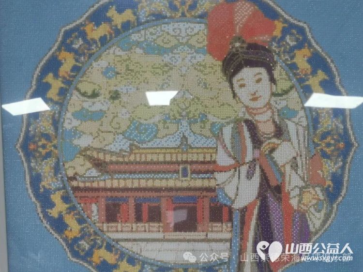 绿茵有大爱足球进校园 山西崇德荣海足球俱乐部走进太原灵星社区服务中心筹备了足球训练装备营养食品等慰问物资帮助心青年孩子们 - 第9张