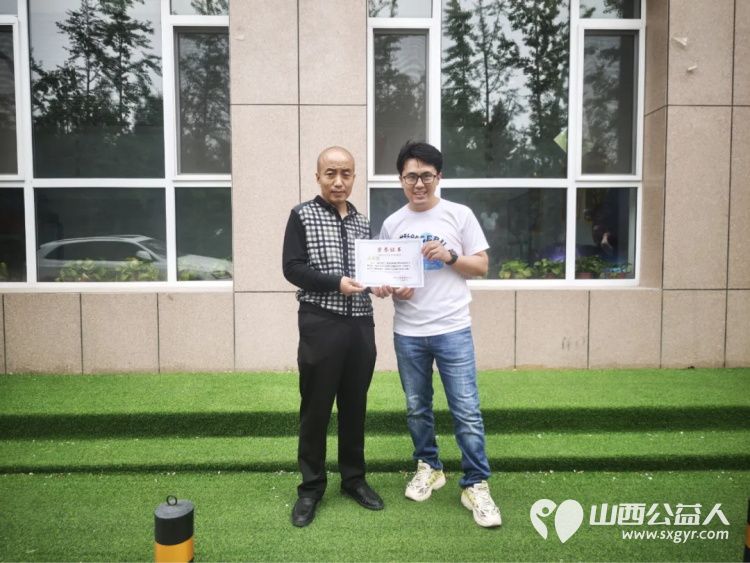 太原海归读书会书友们来太原灵星社区服务中心慰问这里的孤独症孩子大家为孩子们送来了不少礼物有玩具文具体育用品零食粮油等 - 第10张