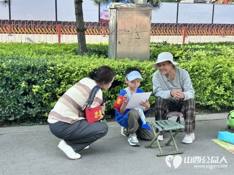 童心撑起一片晴太原市儿童友好促进会儿童公益专委会太原儿童给环卫工人爱心伞捐赠行动全记录感谢山西众植齿科医院为环卫工人捐献300把爱心伞 - 第10张 - 山西公益人 童心撑起一片晴太原市儿童友好促进会儿童公益专委会太原儿童给环卫工人爱心伞捐赠行动全记录感谢山西众植齿科医院为环卫工人捐献300把爱心伞 - 第10张