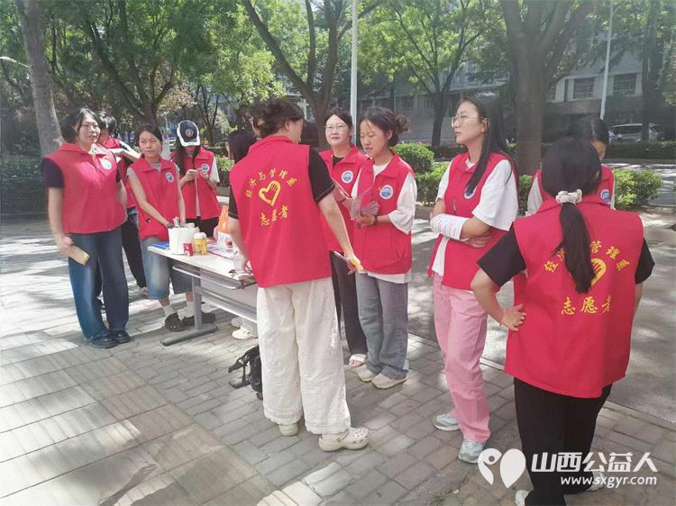 长治市阳光困境儿童帮扶协会5月19日组织志愿者开展志愿服务活动免费理发清理环境卫生 - 第6张 - 山西公益人 长治市阳光困境儿童帮扶协会5月19日组织志愿者开展志愿服务活动免费理发清理环境卫生 - 第6张