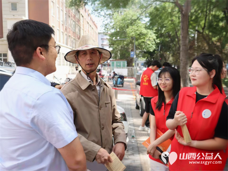 长治市阳光困境儿童帮扶协会5月19日组织志愿者开展志愿服务活动免费理发清理环境卫生 - 第20张 - 山西公益人 长治市阳光困境儿童帮扶协会5月19日组织志愿者开展志愿服务活动免费理发清理环境卫生 - 第20张