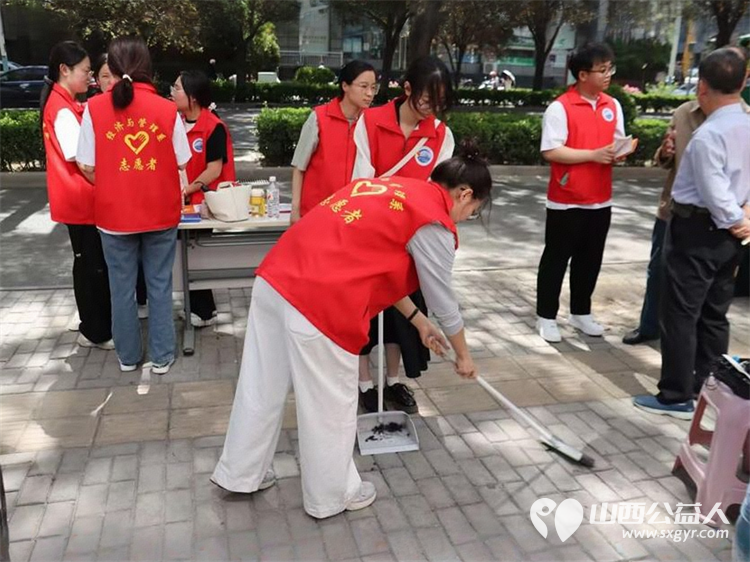 长治市阳光困境儿童帮扶协会5月19日组织志愿者开展志愿服务活动免费理发清理环境卫生 - 第5张 - 山西公益人 长治市阳光困境儿童帮扶协会5月19日组织志愿者开展志愿服务活动免费理发清理环境卫生 - 第5张