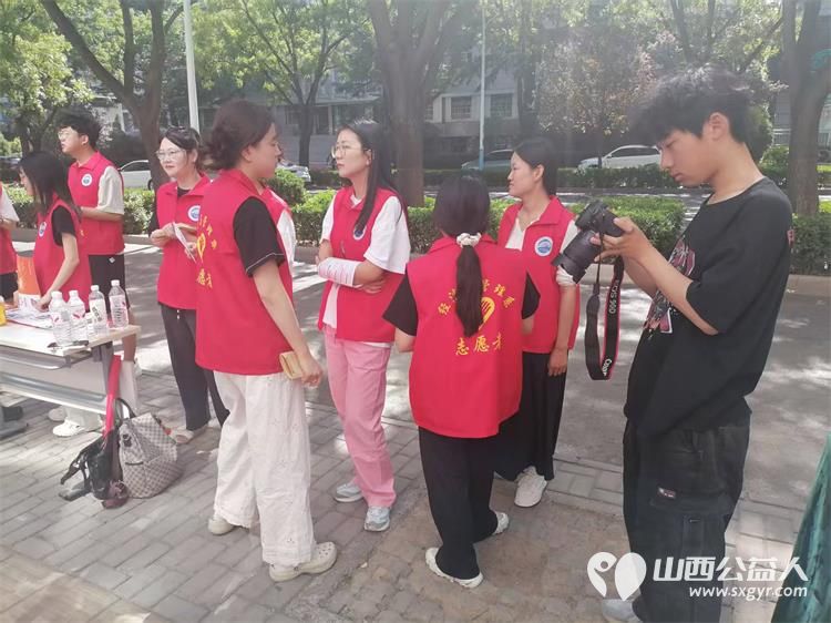 长治市阳光困境儿童帮扶协会5月19日组织志愿者开展志愿服务活动免费理发清理环境卫生 - 第3张 - 山西公益人 长治市阳光困境儿童帮扶协会5月19日组织志愿者开展志愿服务活动免费理发清理环境卫生 - 第3张