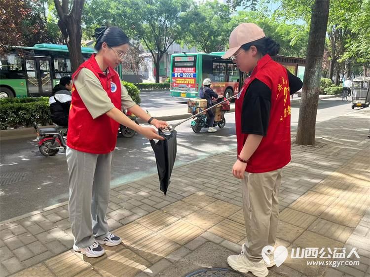 长治市阳光困境儿童帮扶协会5月19日组织志愿者开展志愿服务活动免费理发清理环境卫生 - 第12张 - 山西公益人 长治市阳光困境儿童帮扶协会5月19日组织志愿者开展志愿服务活动免费理发清理环境卫生 - 第12张