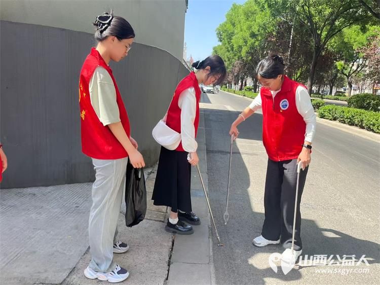 长治市阳光困境儿童帮扶协会5月19日组织志愿者开展志愿服务活动免费理发清理环境卫生 - 第16张 - 山西公益人 长治市阳光困境儿童帮扶协会5月19日组织志愿者开展志愿服务活动免费理发清理环境卫生 - 第16张