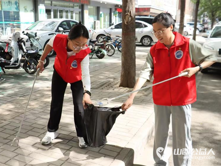 长治市阳光困境儿童帮扶协会5月19日组织志愿者开展志愿服务活动免费理发清理环境卫生 - 第8张 - 山西公益人 长治市阳光困境儿童帮扶协会5月19日组织志愿者开展志愿服务活动免费理发清理环境卫生 - 第8张