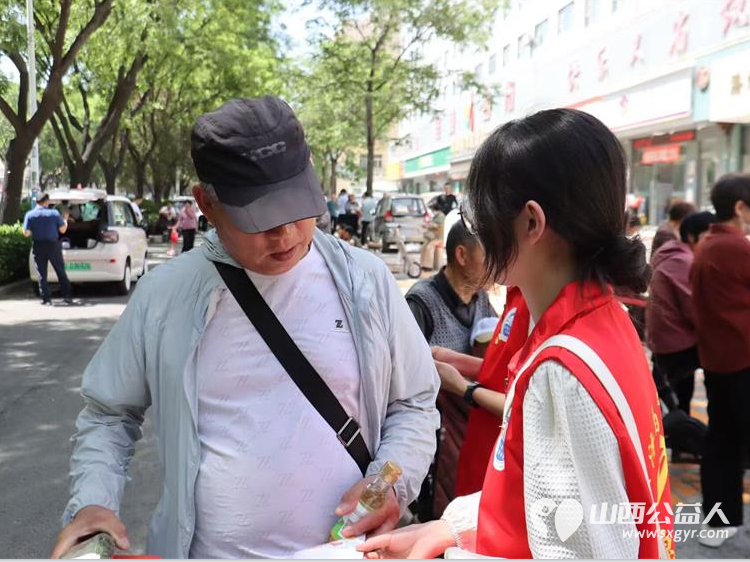 长治市阳光困境儿童帮扶协会5月19日组织志愿者开展志愿服务活动免费理发清理环境卫生 - 第21张 - 山西公益人 长治市阳光困境儿童帮扶协会5月19日组织志愿者开展志愿服务活动免费理发清理环境卫生 - 第21张