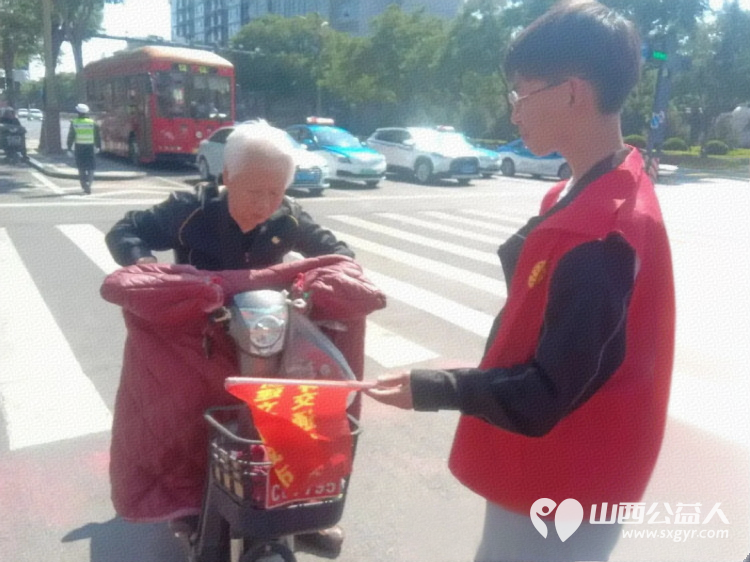 火红五月持续开展小行动推动大文明 临汾市文明交通志愿者协会持续开展文明交通进社区宣传活动 - 第6张 - 山西公益人 火红五月持续开展小行动推动大文明 临汾市文明交通志愿者协会持续开展文明交通进社区宣传活动 - 第6张