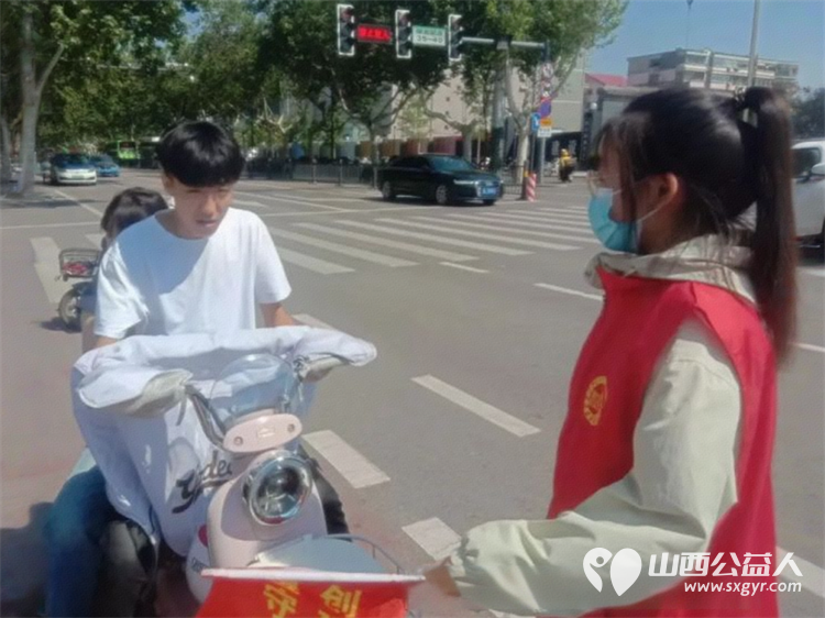 火红五月持续开展小行动推动大文明 临汾市文明交通志愿者协会持续开展文明交通进社区宣传活动 - 第8张 - 山西公益人 火红五月持续开展小行动推动大文明 临汾市文明交通志愿者协会持续开展文明交通进社区宣传活动 - 第8张