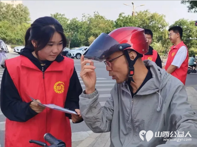 火红五月持续开展小行动推动大文明 临汾市文明交通志愿者协会持续开展文明交通进社区宣传活动 - 第4张 - 山西公益人 火红五月持续开展小行动推动大文明 临汾市文明交通志愿者协会持续开展文明交通进社区宣传活动 - 第4张