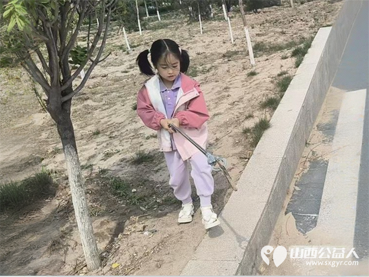 文水爱心帮扶志愿者协会志愿者用行动守护文峪河的纯净弯腰拾起河边的白色垃圾每一份努力都在为母亲河焕新颜 - 第5张 - 山西公益人 文水爱心帮扶志愿者协会志愿者用行动守护文峪河的纯净弯腰拾起河边的白色垃圾每一份努力都在为母亲河焕新颜 - 第5张