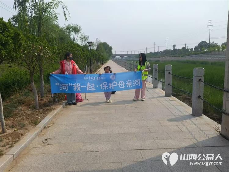文水爱心帮扶志愿者协会志愿者用行动守护文峪河的纯净弯腰拾起河边的白色垃圾每一份努力都在为母亲河焕新颜 - 第1张 - 山西公益人 文水爱心帮扶志愿者协会志愿者用行动守护文峪河的纯净弯腰拾起河边的白色垃圾每一份努力都在为母亲河焕新颜 - 第1张