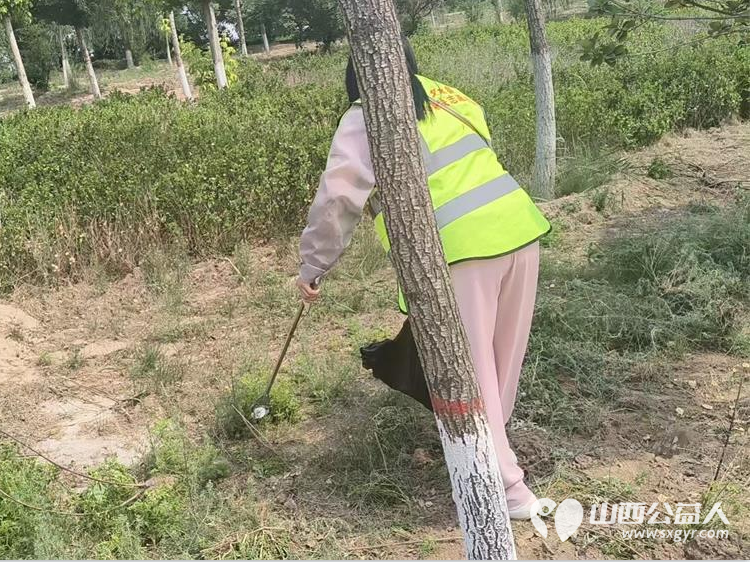 文水爱心帮扶志愿者协会志愿者用行动守护文峪河的纯净弯腰拾起河边的白色垃圾每一份努力都在为母亲河焕新颜 - 第7张 - 山西公益人 文水爱心帮扶志愿者协会志愿者用行动守护文峪河的纯净弯腰拾起河边的白色垃圾每一份努力都在为母亲河焕新颜 - 第7张