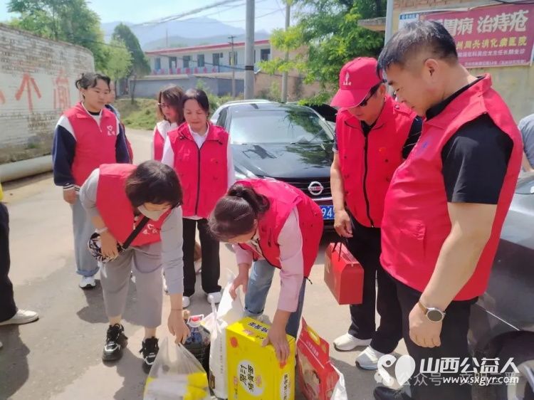 情暖端午爱洒韩沟——忻州春晖公益团队志愿者去忻府区豆罗镇韩沟村下佐村慰问五户孤寡老人送上粽子、米面、生活用品 - 第7张