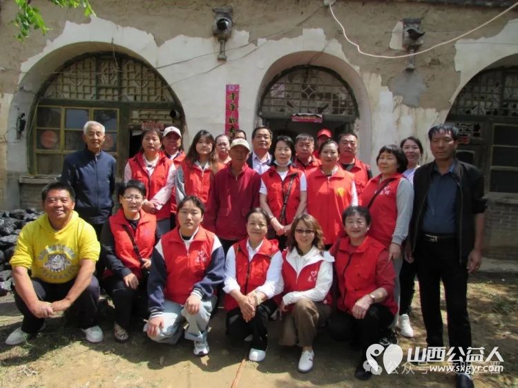 情暖端午爱洒韩沟——忻州春晖公益团队志愿者去忻府区豆罗镇韩沟村下佐村慰问五户孤寡老人送上粽子、米面、生活用品 - 第1张