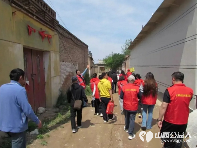 情暖端午爱洒韩沟——忻州春晖公益团队志愿者去忻府区豆罗镇韩沟村下佐村慰问五户孤寡老人送上粽子、米面、生活用品 - 第4张