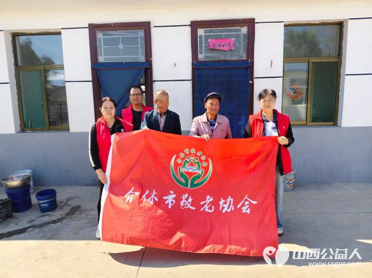 介休市敬老协会敬老助老活动在龙凤镇西宋壁村入户了74岁特困边远忠老人家为老人打扫室内外卫生包饺子 - 第1张 - 山西公益人 介休市敬老协会敬老助老活动在龙凤镇西宋壁村入户了74岁特困边远忠老人家为老人打扫室内外卫生包饺子 - 第1张