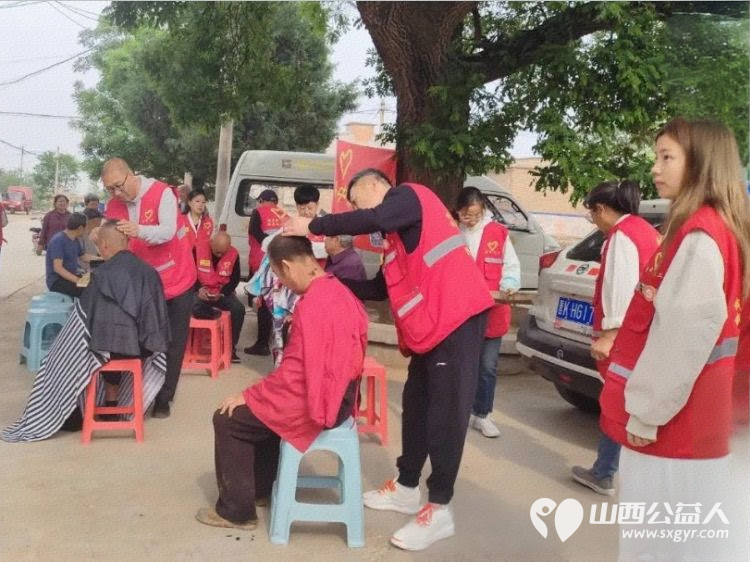 晋中市义工协会助力乡村振兴志愿服务走进榆次区上戈村，开展公益理发健康咨询乡村振兴宣传等志愿服务活动 - 第3张