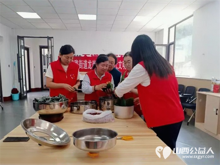 忻州最美志愿者冯丽和红色志愿者常俊丽开展 粽香情暖龙岗志愿爱在端午 活动 - 第12张 - 山西公益人 忻州最美志愿者冯丽和红色志愿者常俊丽开展 粽香情暖龙岗志愿爱在端午 活动 - 第12张