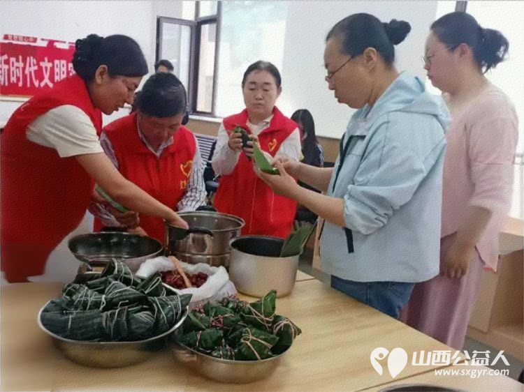 忻州最美志愿者冯丽和红色志愿者常俊丽开展 粽香情暖龙岗志愿爱在端午 活动 - 第9张 - 山西公益人 忻州最美志愿者冯丽和红色志愿者常俊丽开展 粽香情暖龙岗志愿爱在端午 活动 - 第9张