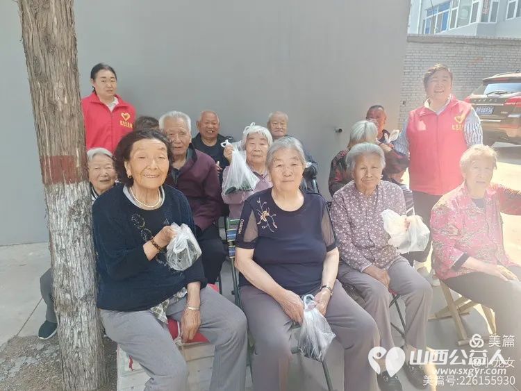 忻州最美志愿者冯丽和红色志愿者常俊丽开展 粽香情暖龙岗志愿爱在端午 活动 - 第1张 - 山西公益人 忻州最美志愿者冯丽和红色志愿者常俊丽开展 粽香情暖龙岗志愿爱在端午 活动 - 第1张