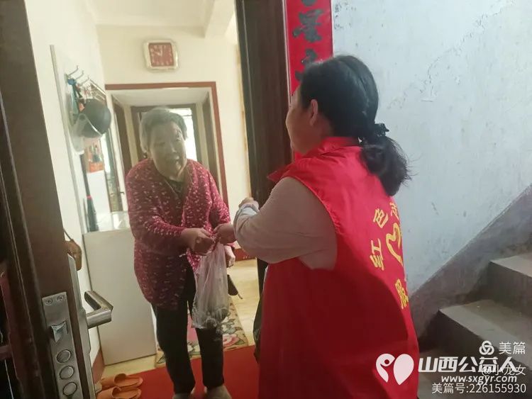 忻州最美志愿者冯丽和红色志愿者常俊丽开展 粽香情暖龙岗志愿爱在端午 活动 - 第8张 - 山西公益人 忻州最美志愿者冯丽和红色志愿者常俊丽开展 粽香情暖龙岗志愿爱在端午 活动 - 第8张
