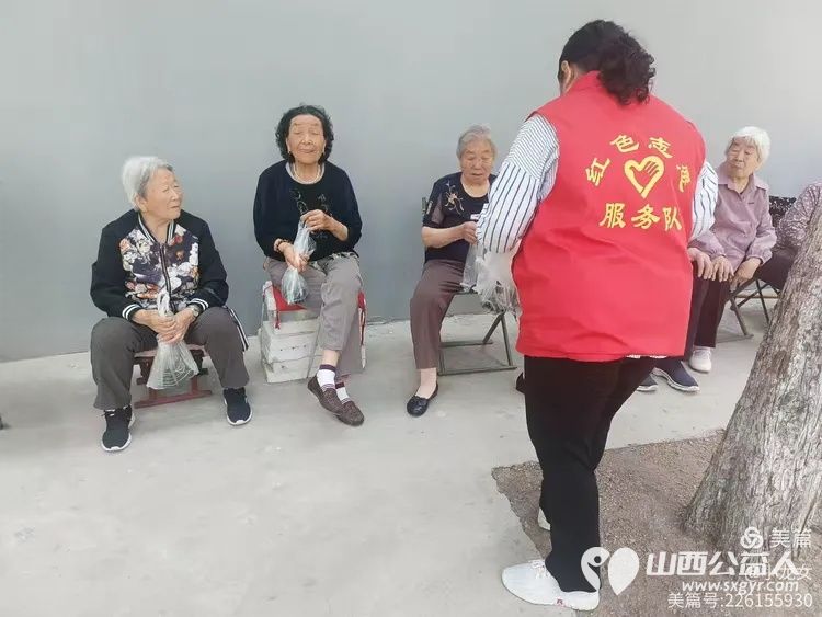 忻州最美志愿者冯丽和红色志愿者常俊丽开展 粽香情暖龙岗志愿爱在端午 活动 - 第3张 - 山西公益人 忻州最美志愿者冯丽和红色志愿者常俊丽开展 粽香情暖龙岗志愿爱在端午 活动 - 第3张