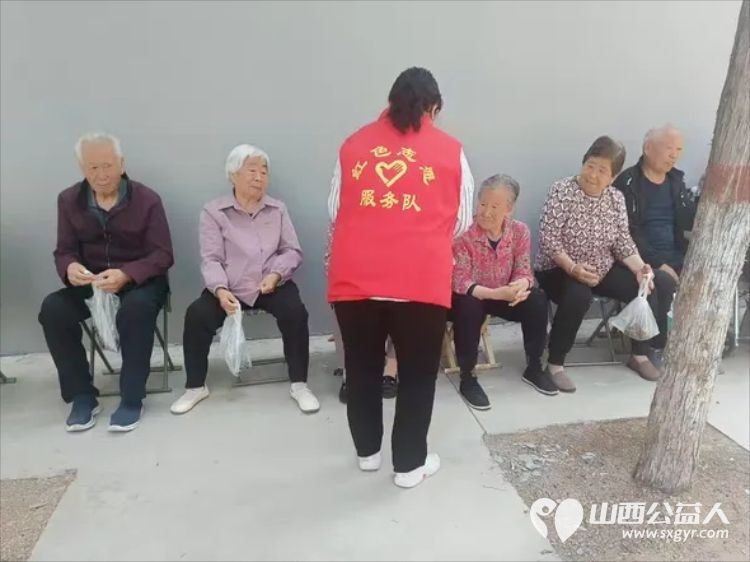 忻州最美志愿者冯丽和红色志愿者常俊丽开展 粽香情暖龙岗志愿爱在端午 活动 - 第2张 - 山西公益人 忻州最美志愿者冯丽和红色志愿者常俊丽开展 粽香情暖龙岗志愿爱在端午 活动 - 第2张