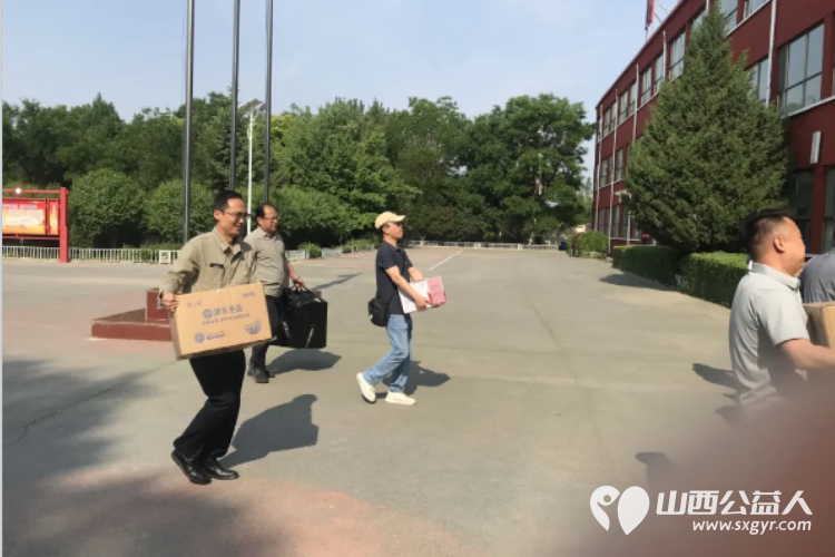 助学启智工程----民建太原市委会赴阳曲县首邑学校开展助学捐赠活动资助20名困难学生每人1000元助学金并资助了校服文具及研学费用 - 第8张 - 山西公益人 助学启智工程----民建太原市委会赴阳曲县首邑学校开展助学捐赠活动资助20名困难学生每人1000元助学金并资助了校服文具及研学费用 - 第8张