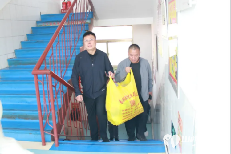助学启智工程----民建太原市委会赴阳曲县首邑学校开展助学捐赠活动资助20名困难学生每人1000元助学金并资助了校服文具及研学费用 - 第9张 - 山西公益人 助学启智工程----民建太原市委会赴阳曲县首邑学校开展助学捐赠活动资助20名困难学生每人1000元助学金并资助了校服文具及研学费用 - 第9张