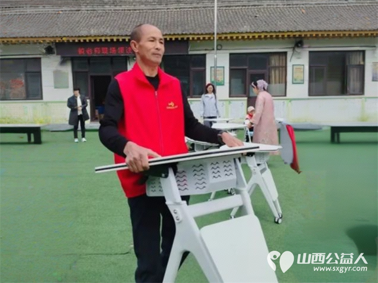 情暖校园爱心助学----忻州市爱心公益协会去五台县杨柏峪小学助学活动捐赠物资有羽毛球拍跳棋中性笔等学习用具和体育用品以及袜子大枣等生活用品 - 第14张 - 山西公益人 情暖校园爱心助学----忻州市爱心公益协会去五台县杨柏峪小学助学活动捐赠物资有羽毛球拍跳棋中性笔等学习用具和体育用品以及袜子大枣等生活用品 - 第14张